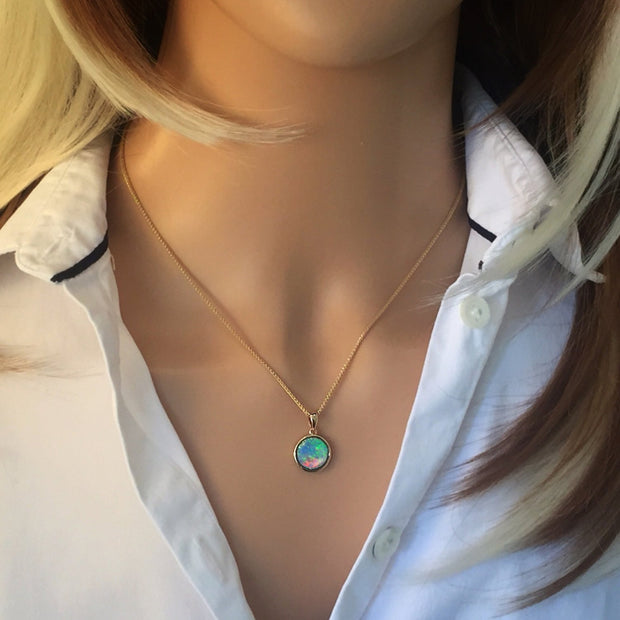 Opal Pendant, 9ct Gold Necklace with Vibrant Cultured Opal, 10mm Round Cabochon - Ref: AE-GP001 - Paul Wright Jewellery